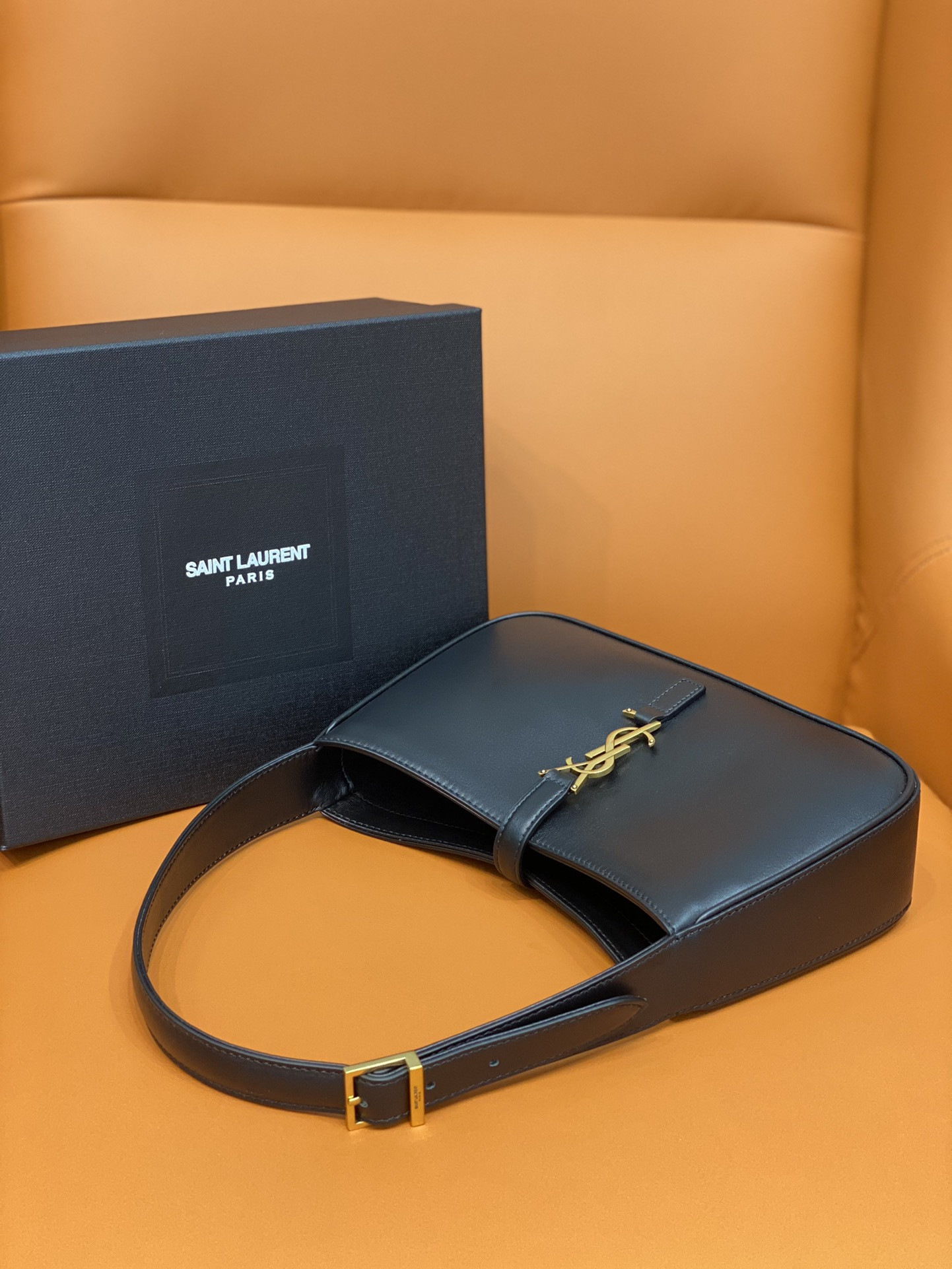 YSL LE 5 À 7 IN SMOOTH LEATHER NOIR 23 X 16 X 6.5 CM - Image 8
