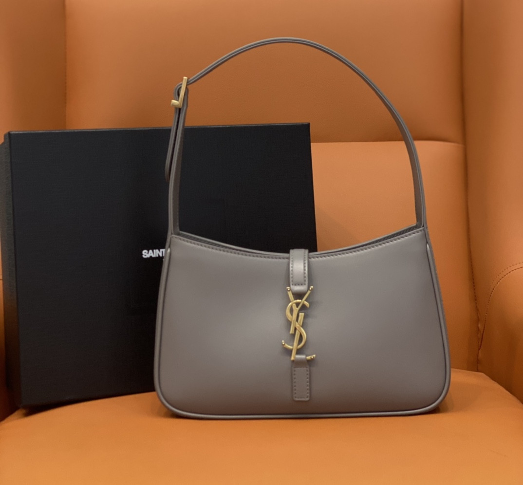 YSL LE 5 À 7 IN SMOOTH LEATHER STORM 23 X 16 X 6.5 CM - Image 2