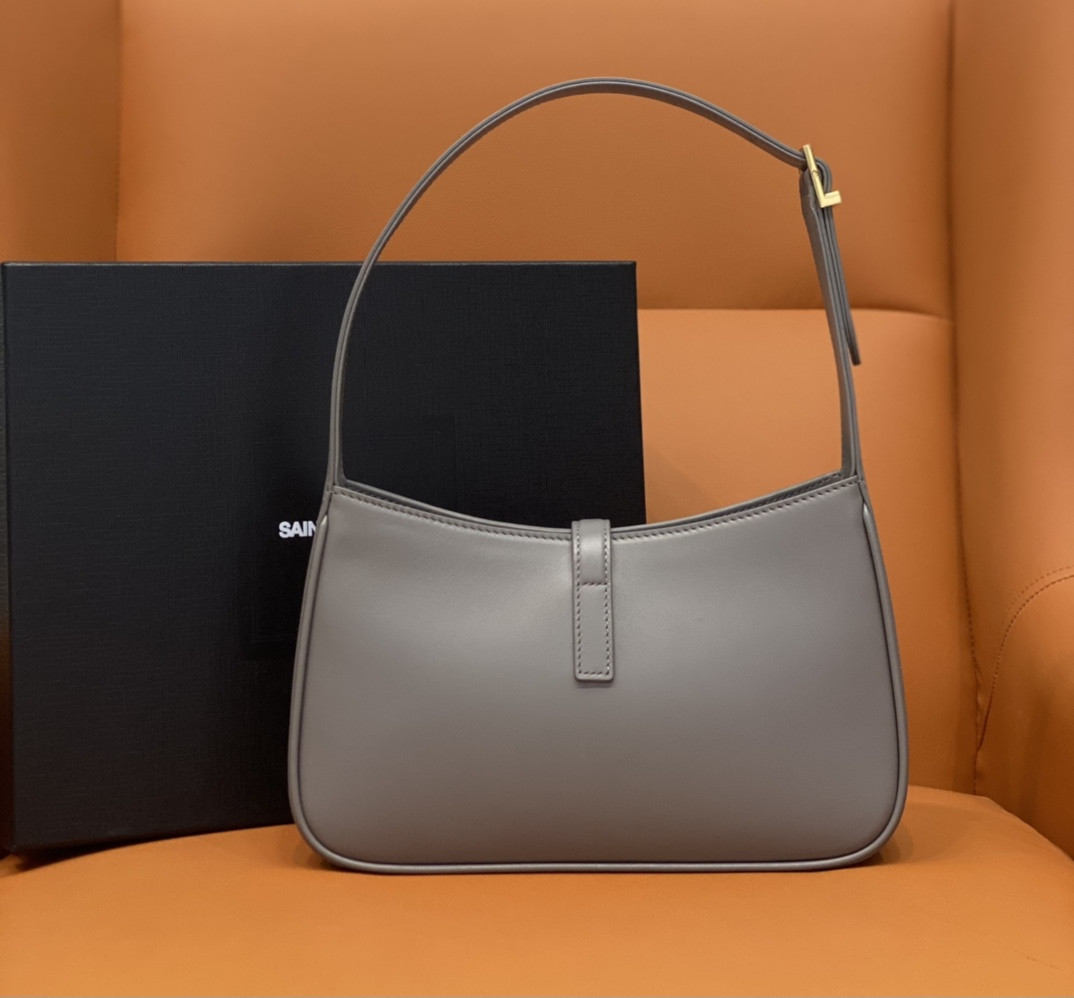 YSL LE 5 À 7 IN SMOOTH LEATHER STORM 23 X 16 X 6.5 CM - Image 4