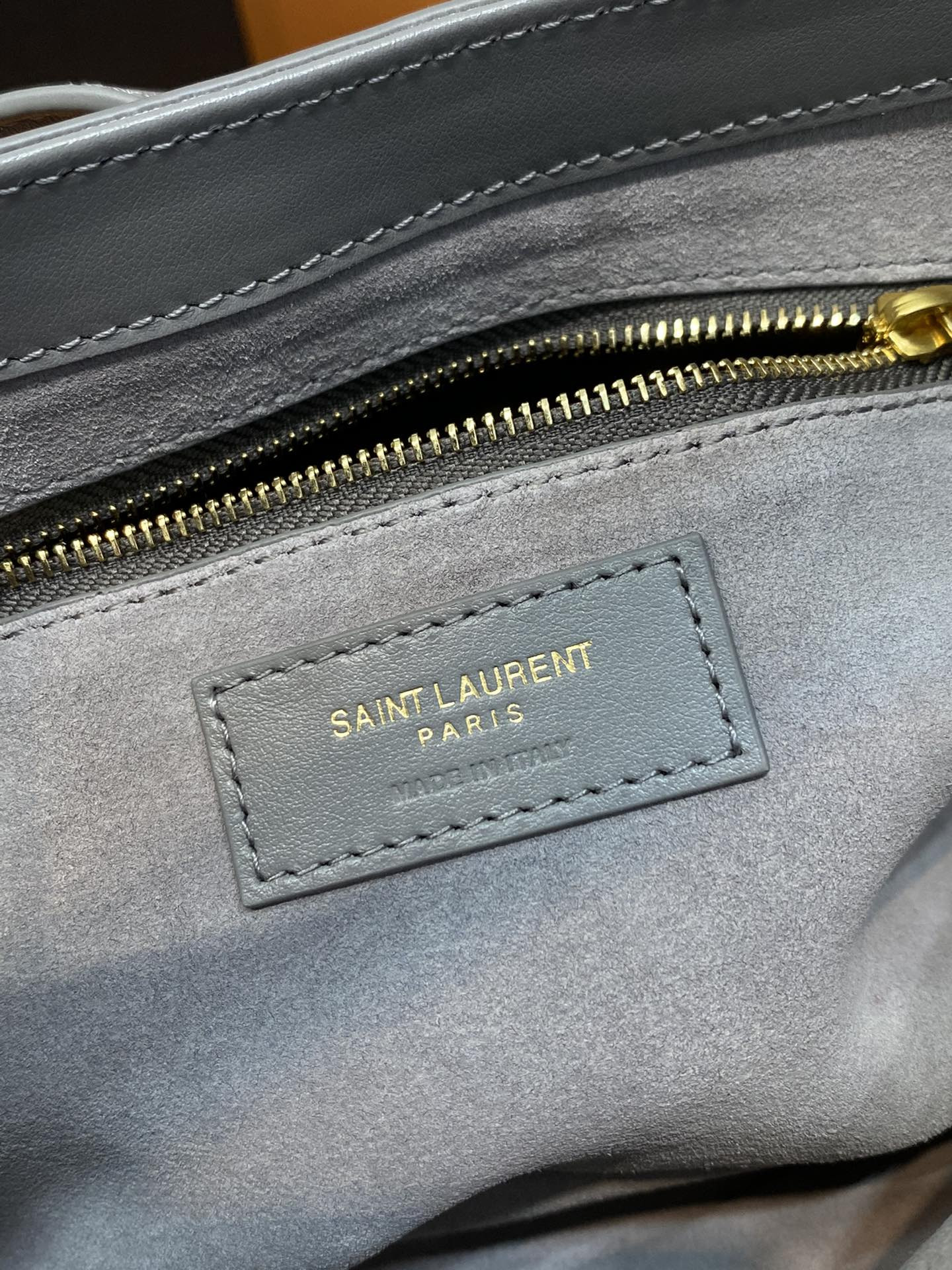 YSL LE 5 À 7 IN SMOOTH LEATHER STORM 23 X 16 X 6.5 CM - Image 10