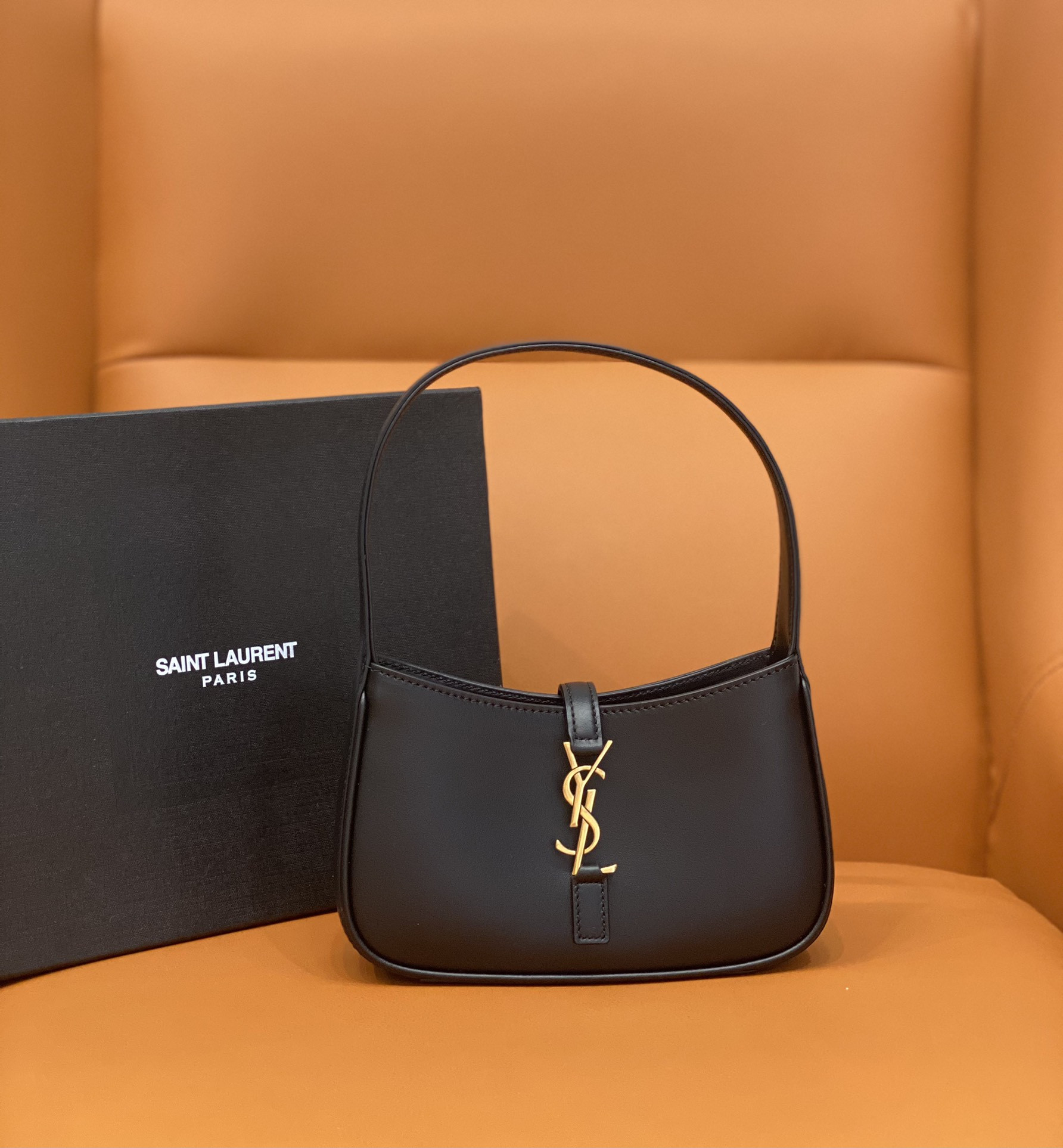 YSL MINI LE 5 À 7 IN SMOOTH LEATHER NOIR 19 X 11.5 X 4.5 CM - Image 2