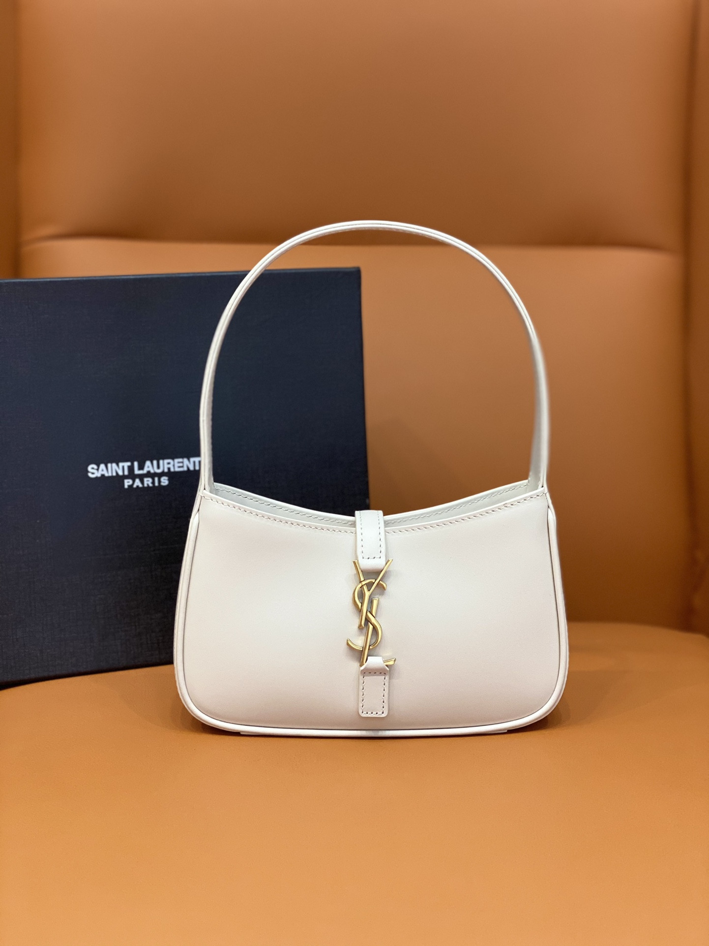 YSL MINI LE 5 À 7 IN SMOOTH LEATHER BLANC VINTAGE 19 X 11.5 X 4.5 CM - Image 2
