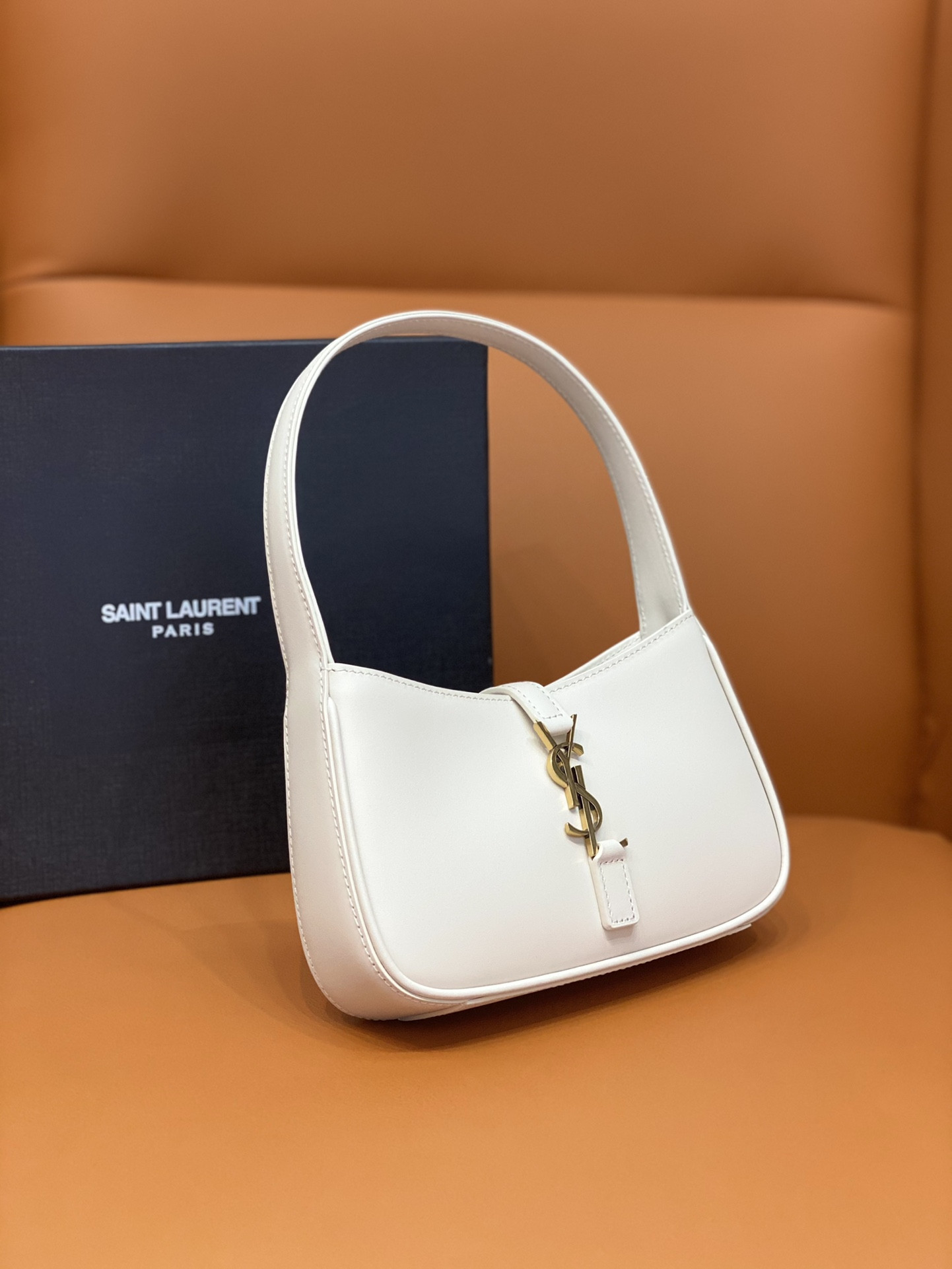 YSL MINI LE 5 À 7 IN SMOOTH LEATHER BLANC VINTAGE 19 X 11.5 X 4.5 CM - Image 3