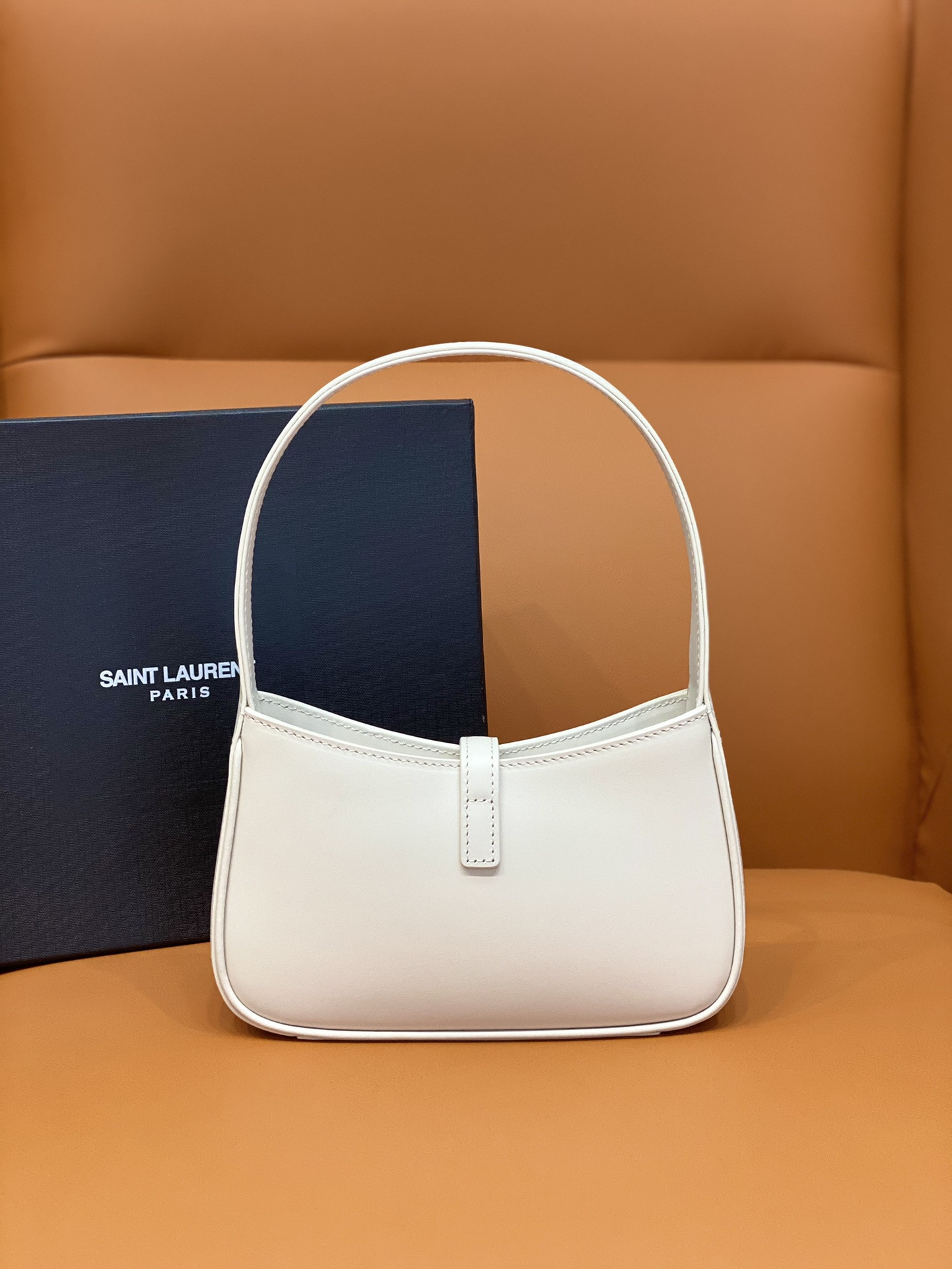 YSL MINI LE 5 À 7 IN SMOOTH LEATHER BLANC VINTAGE 19 X 11.5 X 4.5 CM - Image 4