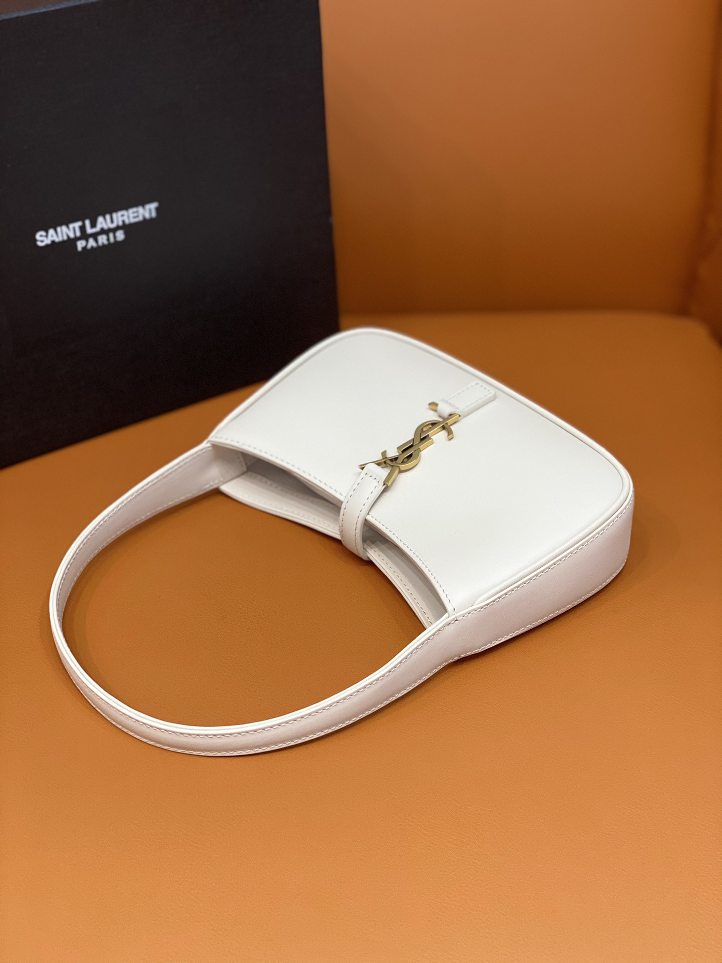 YSL MINI LE 5 À 7 IN SMOOTH LEATHER BLANC VINTAGE 19 X 11.5 X 4.5 CM - Image 6
