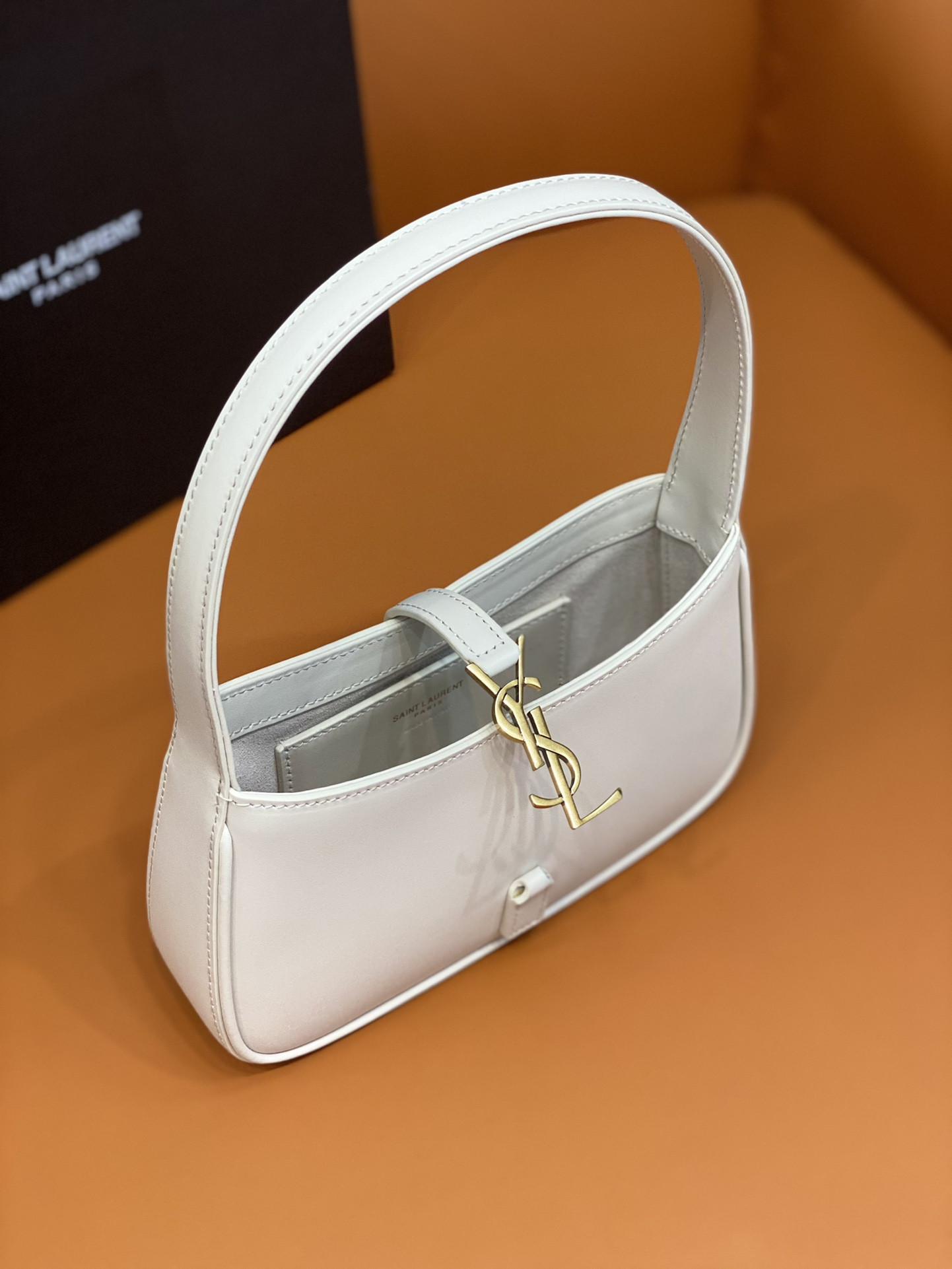 YSL MINI LE 5 À 7 IN SMOOTH LEATHER BLANC VINTAGE 19 X 11.5 X 4.5 CM - Image 7