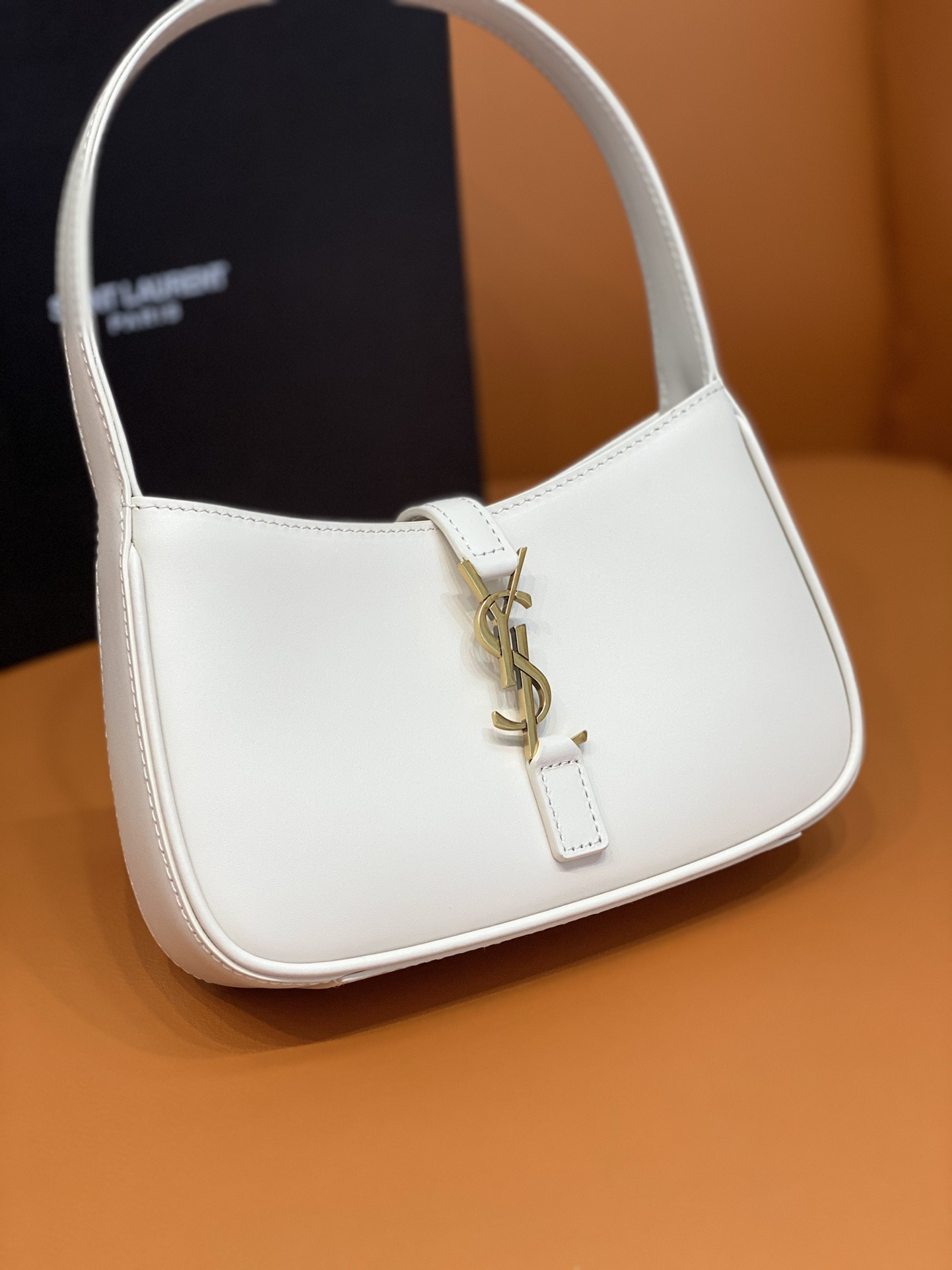 YSL MINI LE 5 À 7 IN SMOOTH LEATHER BLANC VINTAGE 19 X 11.5 X 4.5 CM - Image 8