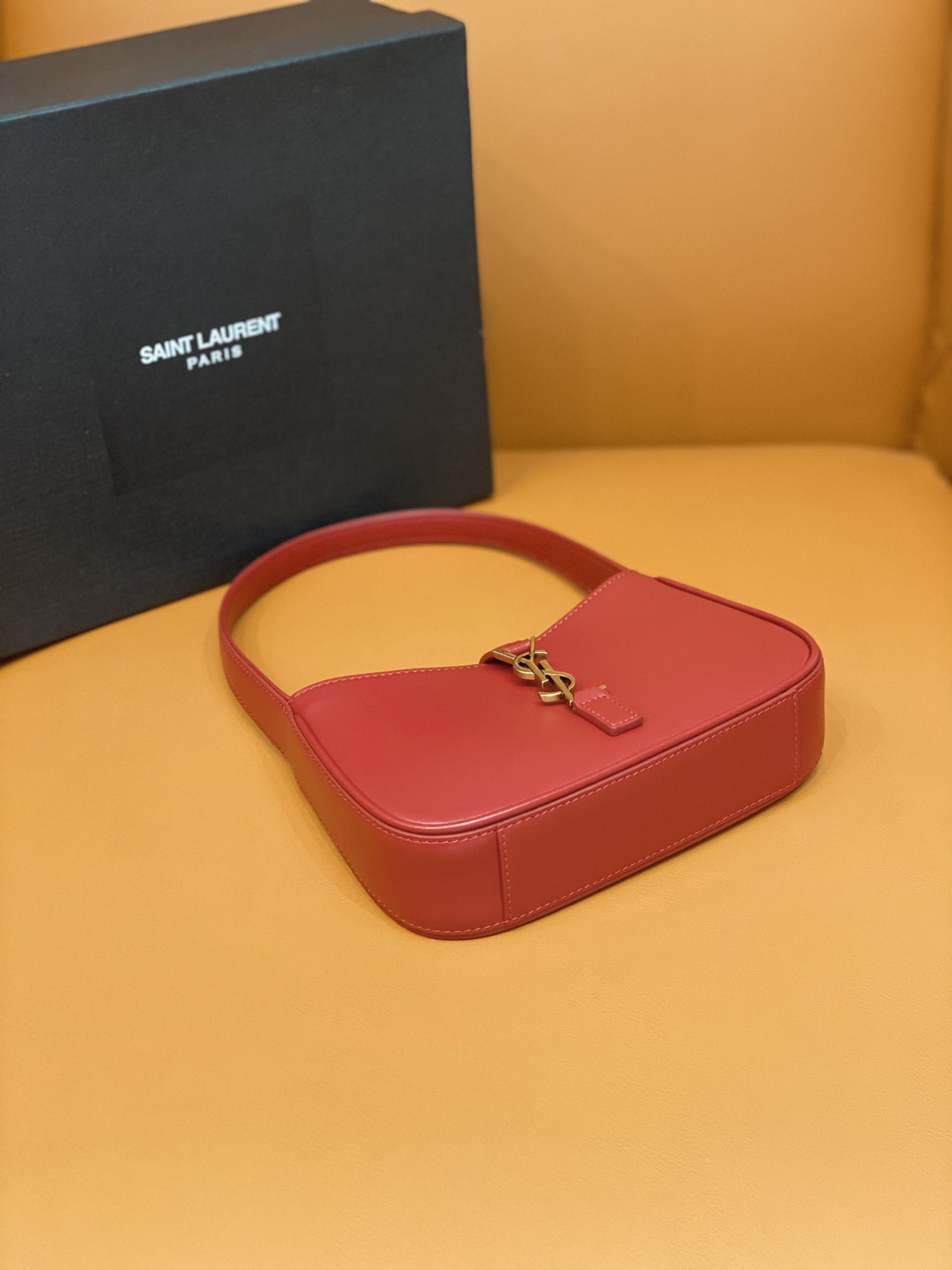 YSL MINI LE 5 À 7 IN SMOOTH LEATHER Red 19 X 11.5 X 4.5 CM - Image 5