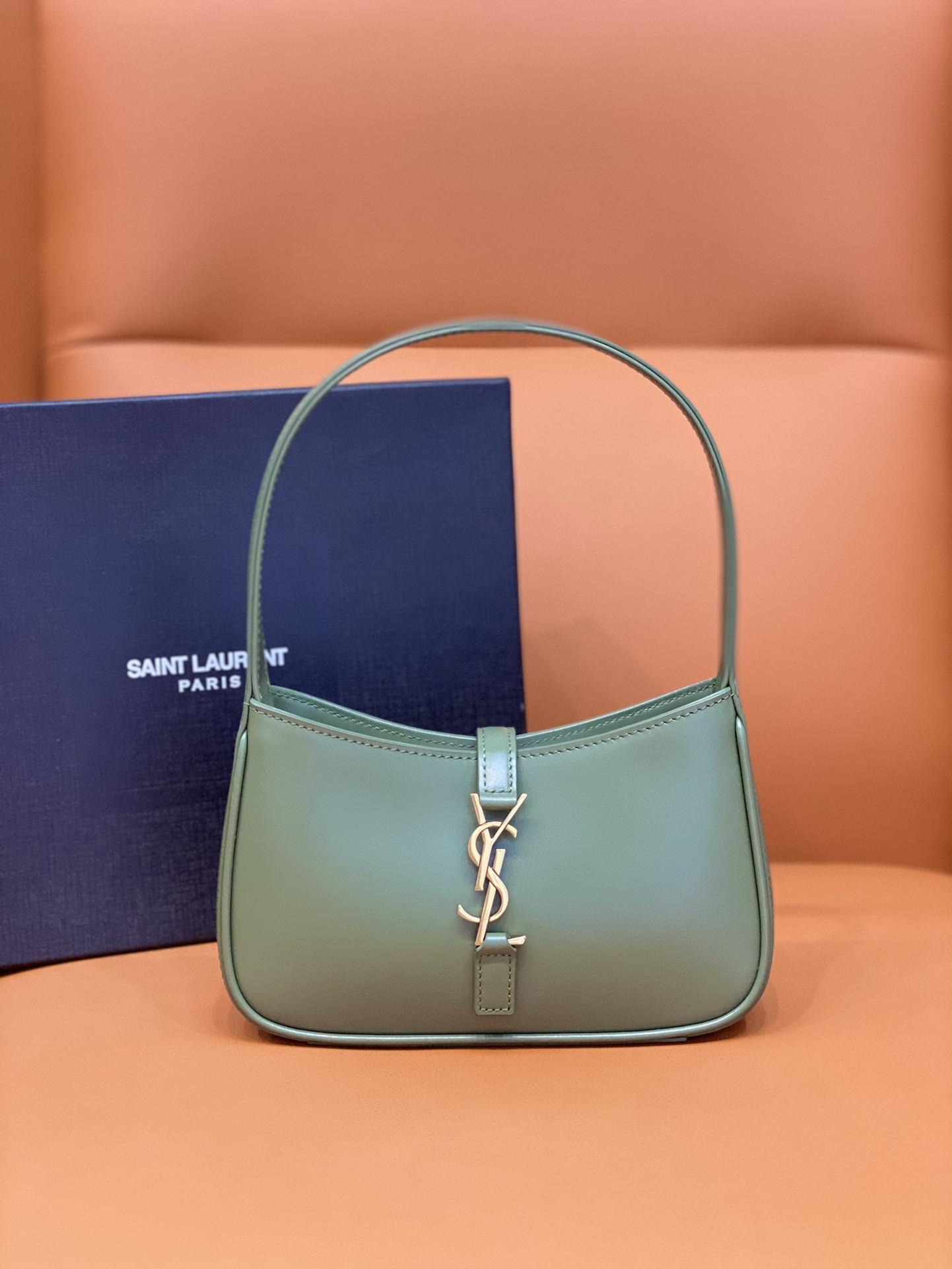 YSL MINI LE 5 À 7 IN SMOOTH LEATHER 1 19 X 11.5 X 4.5 CM - Image 2