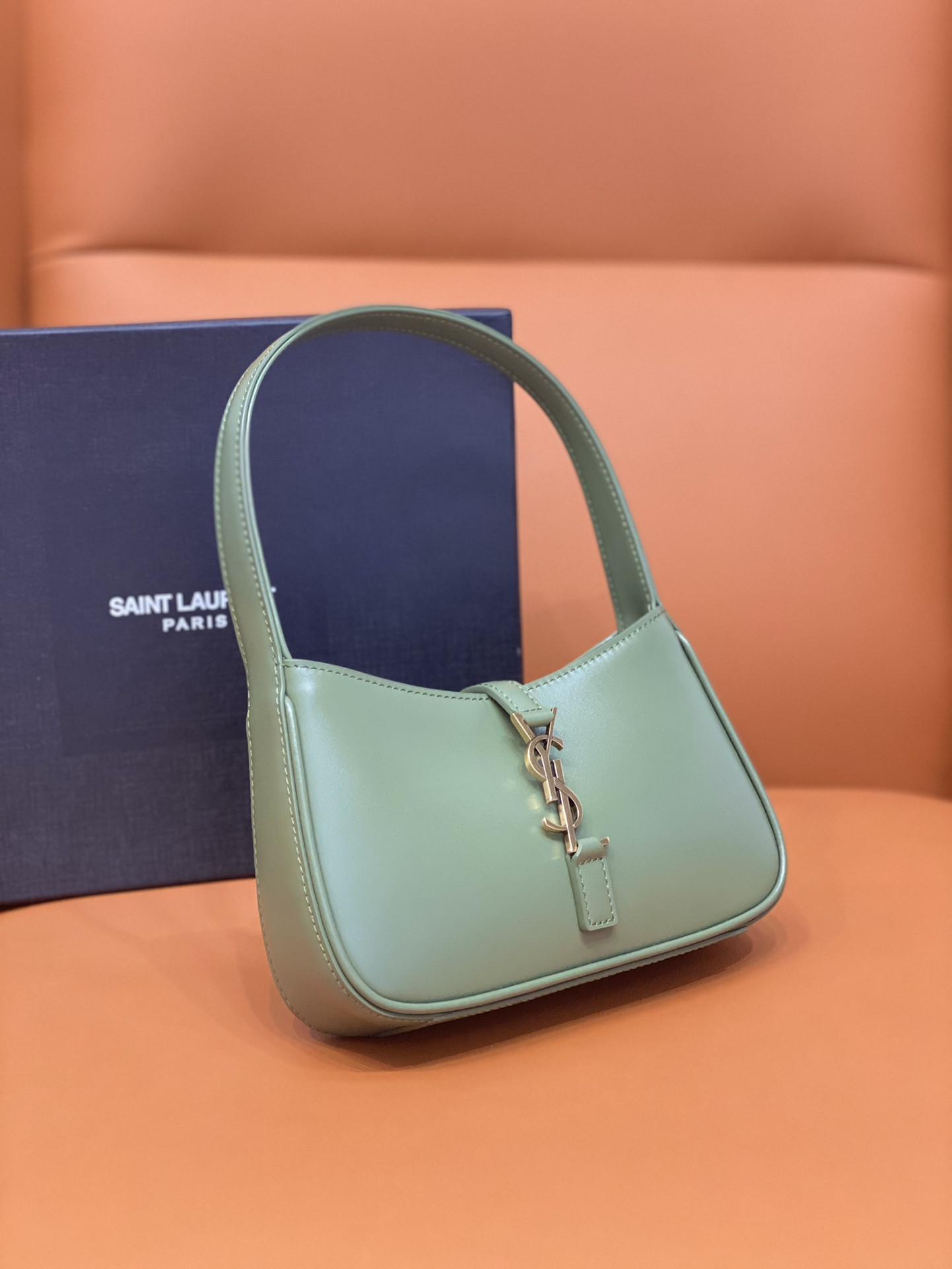 YSL MINI LE 5 À 7 IN SMOOTH LEATHER 1 19 X 11.5 X 4.5 CM - Image 3