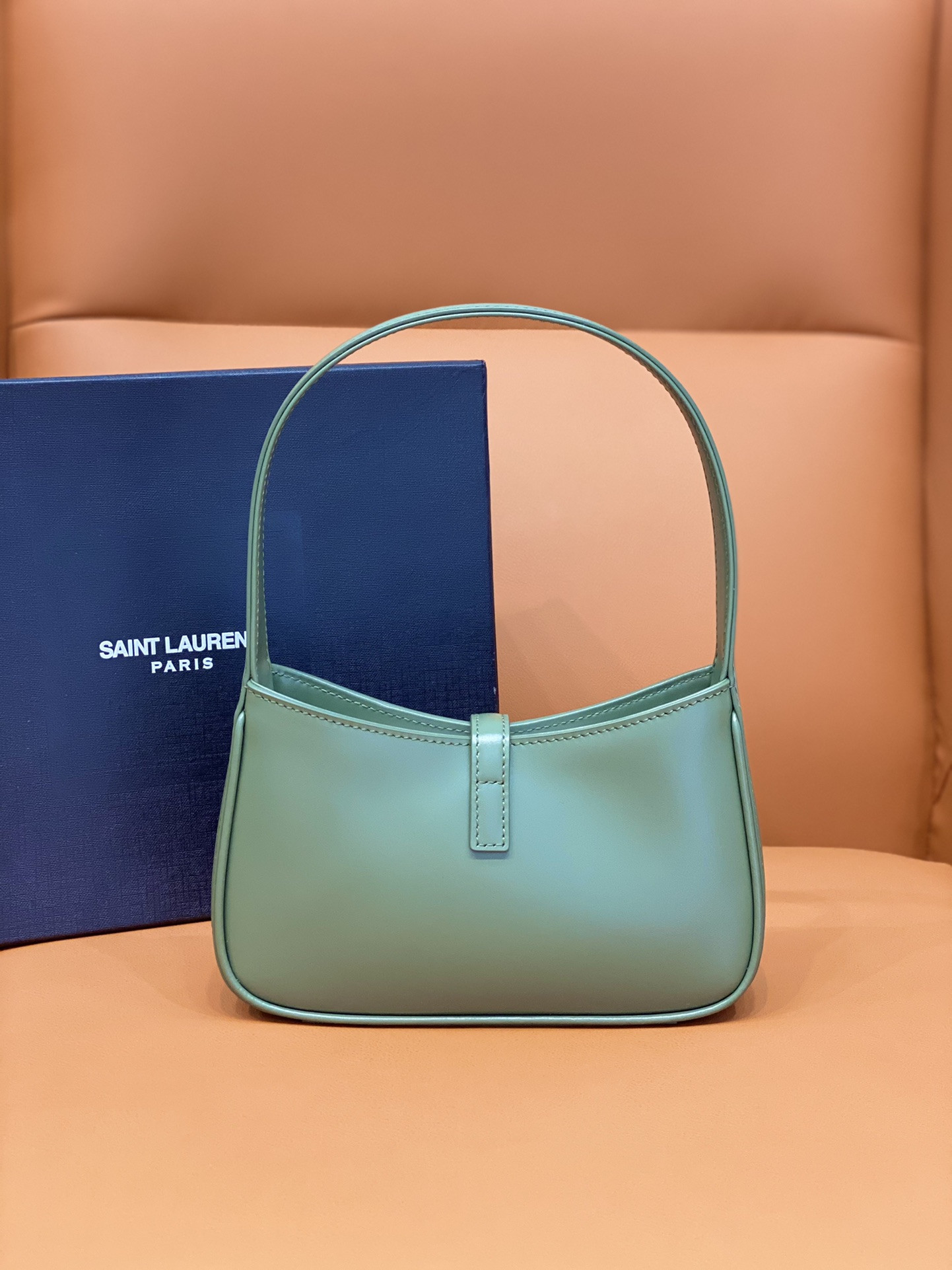 YSL MINI LE 5 À 7 IN SMOOTH LEATHER 1 19 X 11.5 X 4.5 CM - Image 4
