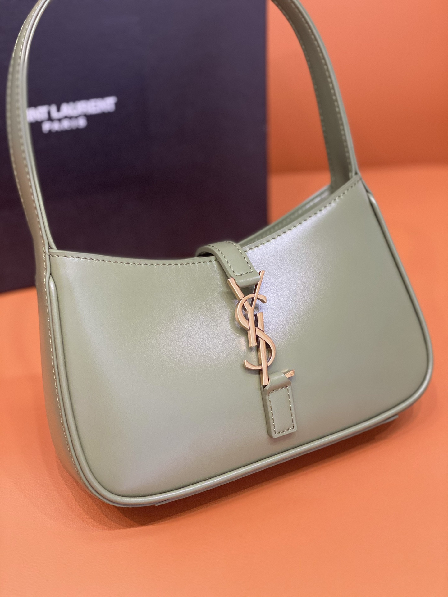YSL MINI LE 5 À 7 IN SMOOTH LEATHER 1 19 X 11.5 X 4.5 CM - Image 7