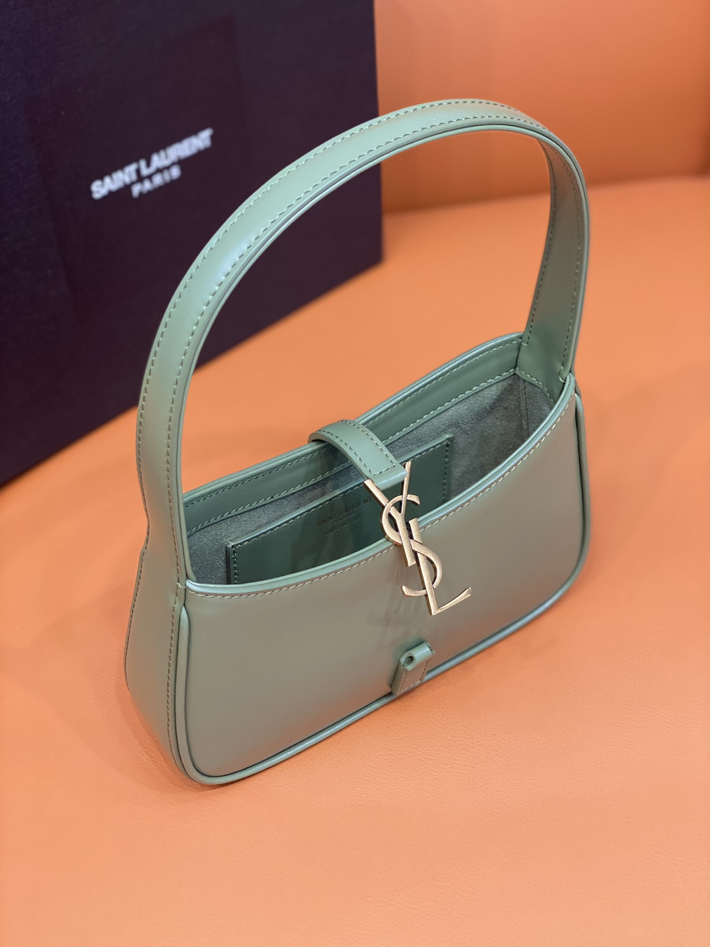 YSL MINI LE 5 À 7 IN SMOOTH LEATHER 1 19 X 11.5 X 4.5 CM - Image 8