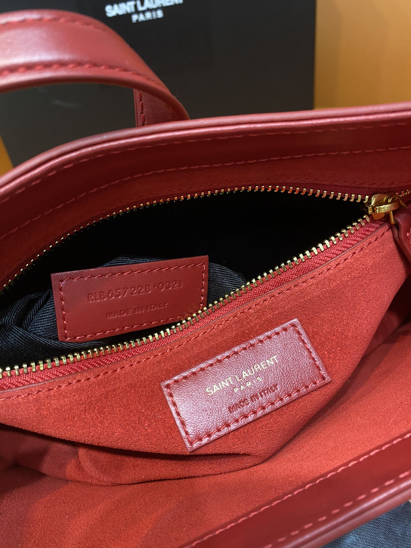 YSL LE 5 À 7 IN SMOOTH LEATHER BLANC Red 23 X 16 X 6.5 CM - Image 9