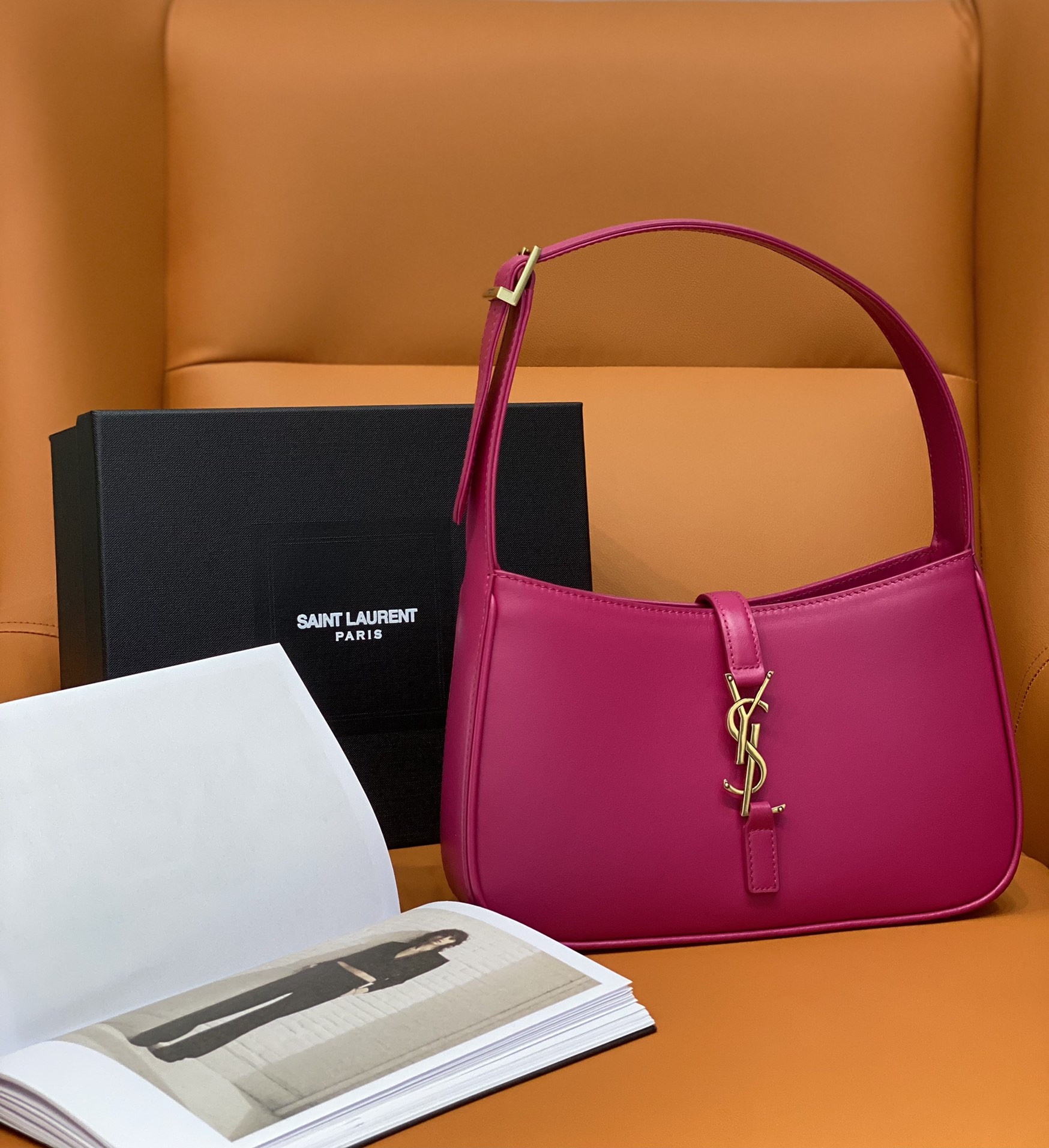 YSL LE 5 À 7 IN SMOOTH LEATHER BLANC Pink 23 X 16 X 6.5 CM - Image 2