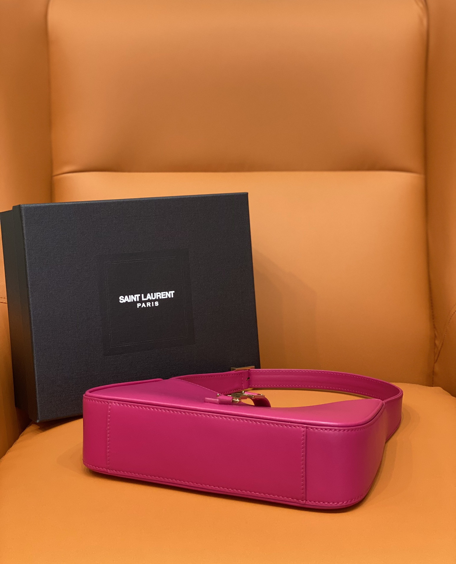 YSL LE 5 À 7 IN SMOOTH LEATHER BLANC Pink 23 X 16 X 6.5 CM - Image 5