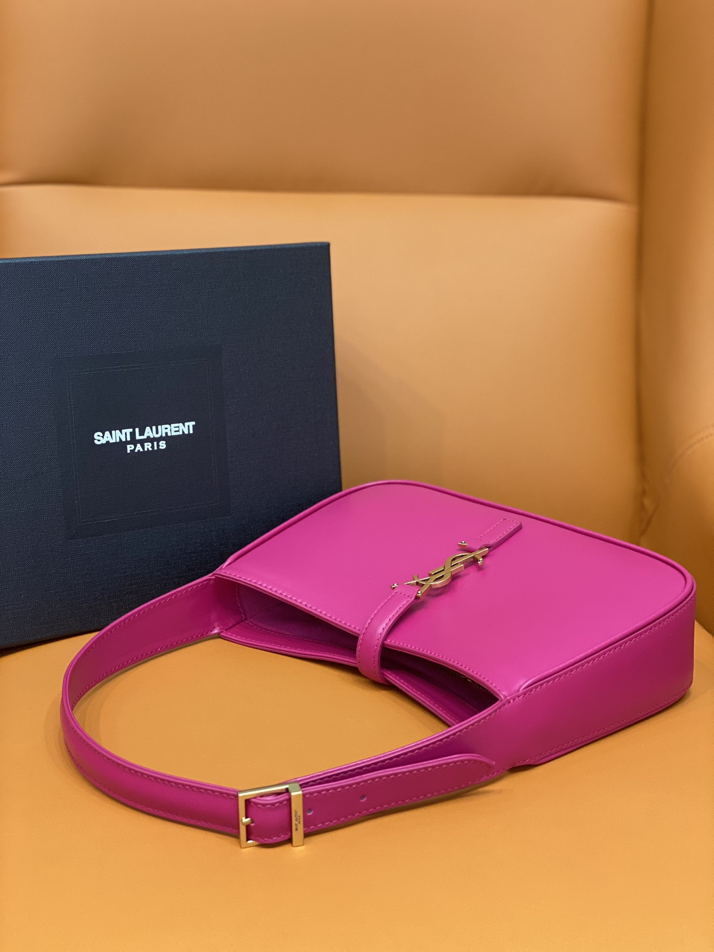 YSL LE 5 À 7 IN SMOOTH LEATHER BLANC Pink 23 X 16 X 6.5 CM - Image 6
