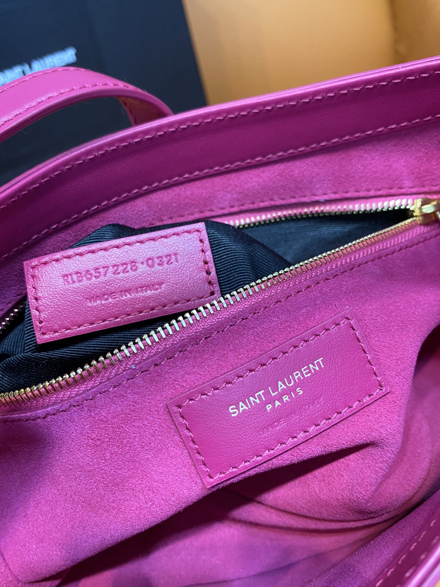 YSL LE 5 À 7 IN SMOOTH LEATHER BLANC Pink 23 X 16 X 6.5 CM - Image 10