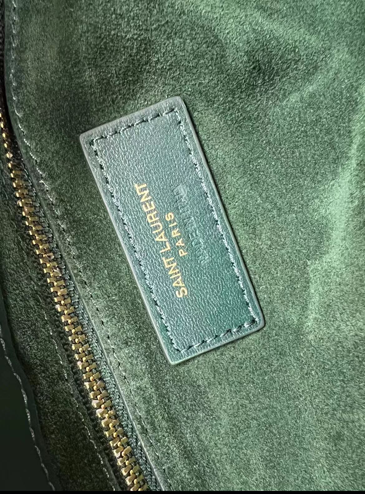YSL LE 5 À 7 IN SMOOTH LEATHER VERT FONCE 9 X 6.3 X 2.5 INCHES - Image 10