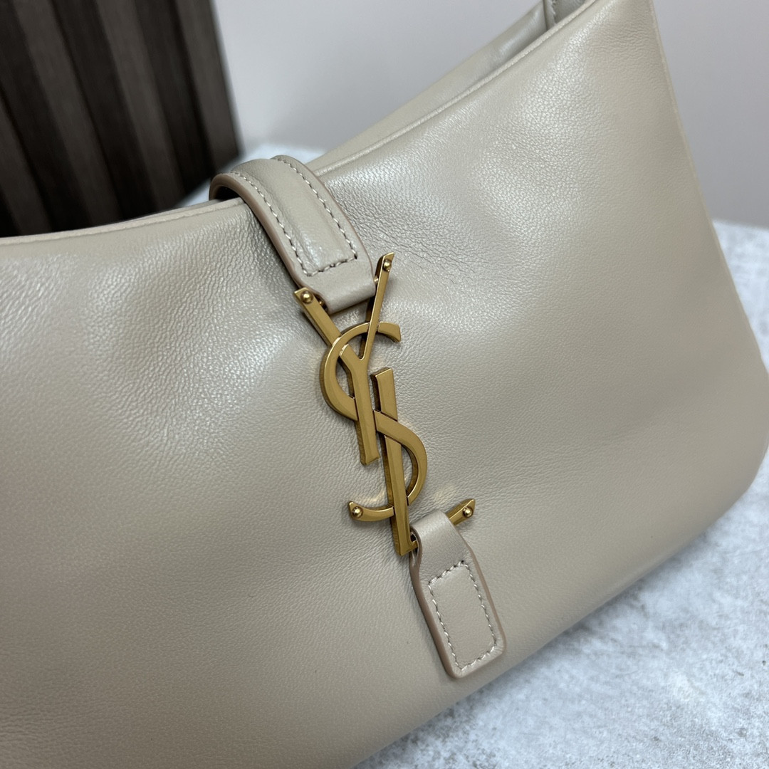 YSL LE 5 À 7 IN SMOOTH LAMBSKIN white 9 X 6.3 X 2.5 INCHES - Image 7
