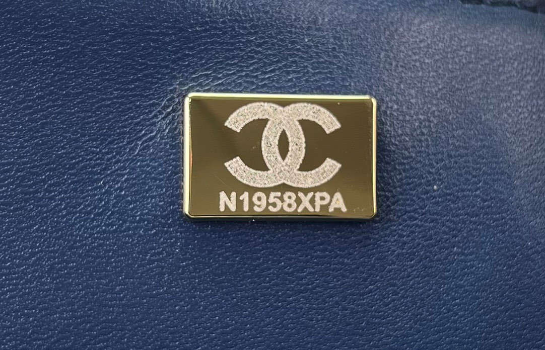 CHANEL CLASSIC 11.12 HANDBAG Tweed Gold-Tone Metal 6 * 9.9 * 2.5 in #4 - Image 10