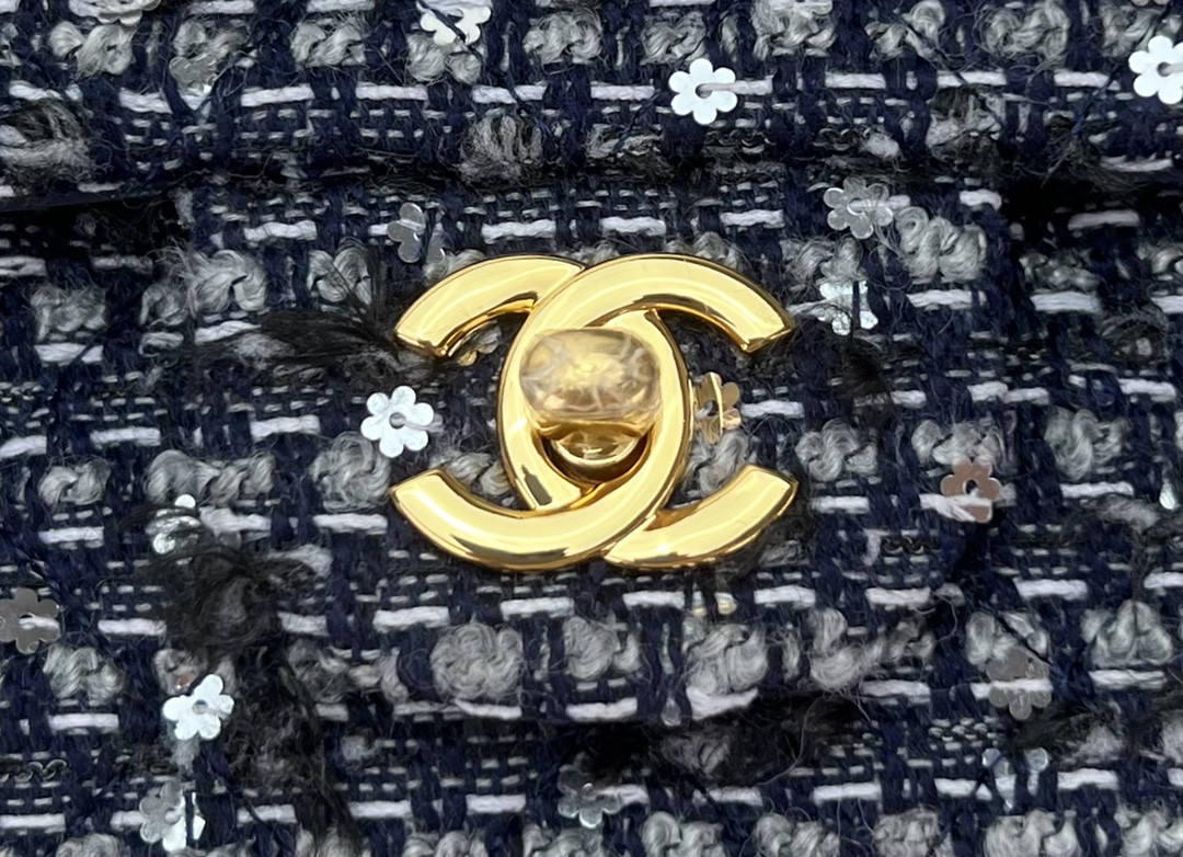 CHANEL CLASSIC 11.12 HANDBAG Tweed Gold-Tone Metal 6 * 9.9 * 2.5 in #14 - Image 5