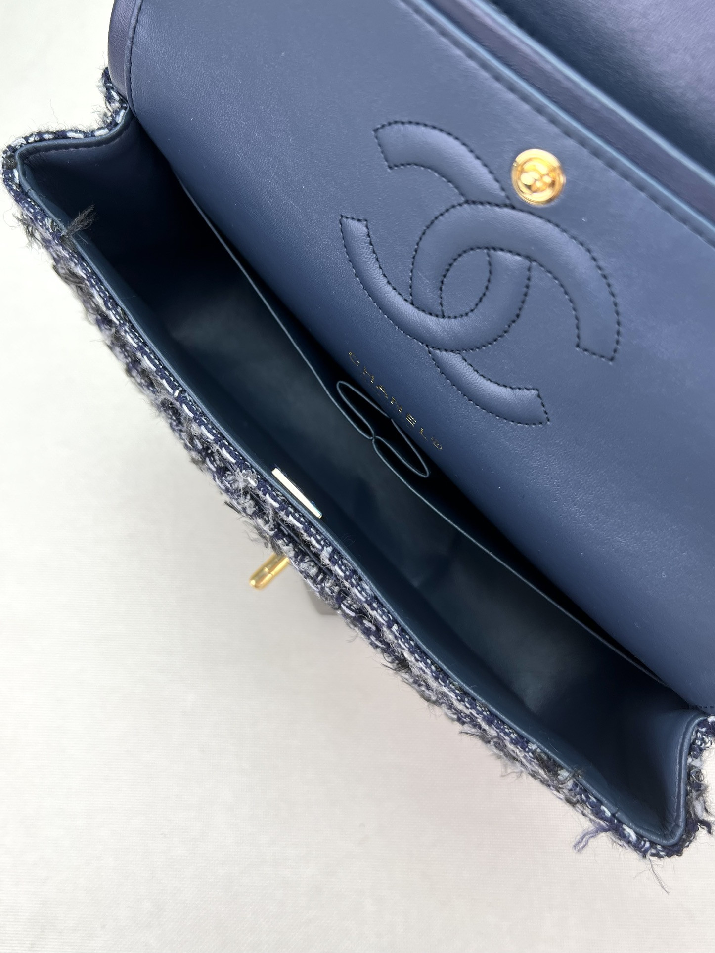 CHANEL CLASSIC 11.12 HANDBAG Tweed Gold-Tone Metal 6 * 9.9 * 2.5 in #14 - Image 8