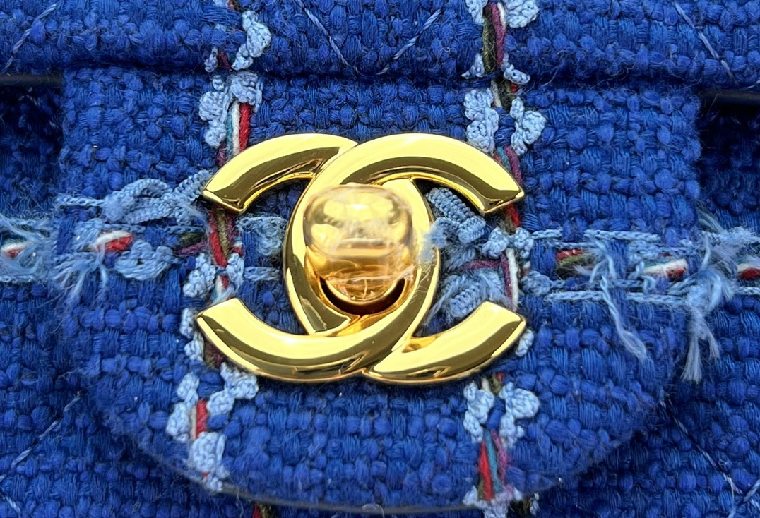 CHANEL MINI CLASSIC 11.12 HANDBAG Tweed Gold-Tone Metal 4.7 * 7.8 * 2.3 in #10 - Image 7