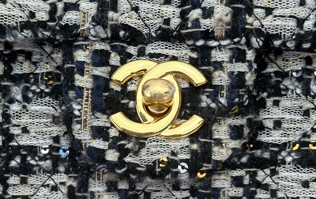 CHANEL MINI CLASSIC 11.12 HANDBAG Tweed Gold-Tone Metal 4.7 * 7.8 * 2.3 in #12 - Image 5
