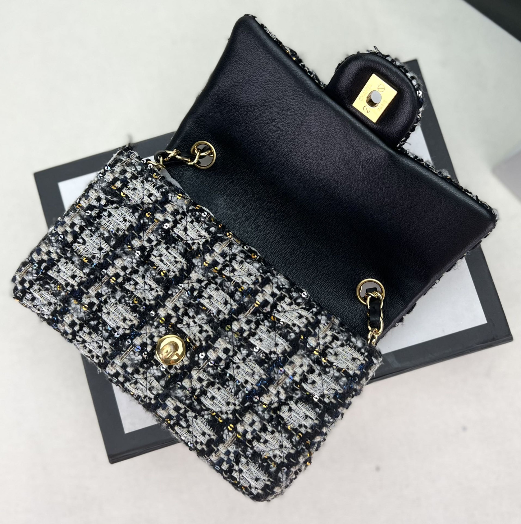 CHANEL MINI CLASSIC 11.12 HANDBAG Tweed Gold-Tone Metal 4.7 * 7.8 * 2.3 in #12 - Image 7