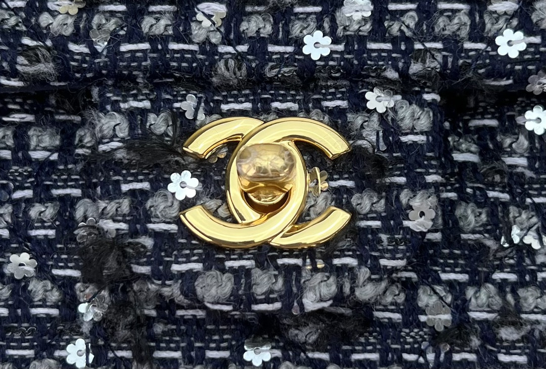 CHANEL MINI CLASSIC 11.12 HANDBAG Tweed Gold-Tone Metal 4.7 * 7.8 * 2.3 in #18 - Image 5