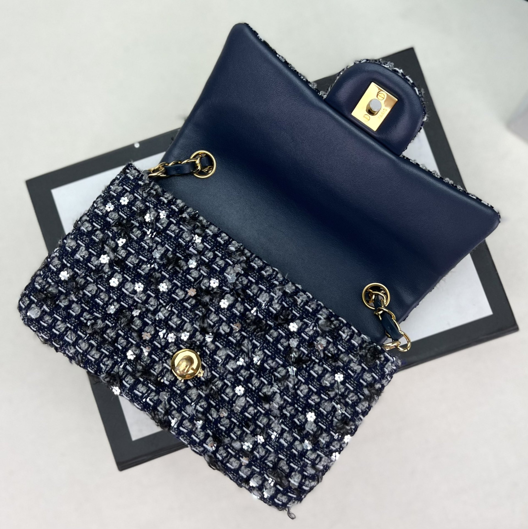 CHANEL MINI CLASSIC 11.12 HANDBAG Tweed Gold-Tone Metal 4.7 * 7.8 * 2.3 in #18 - Image 7