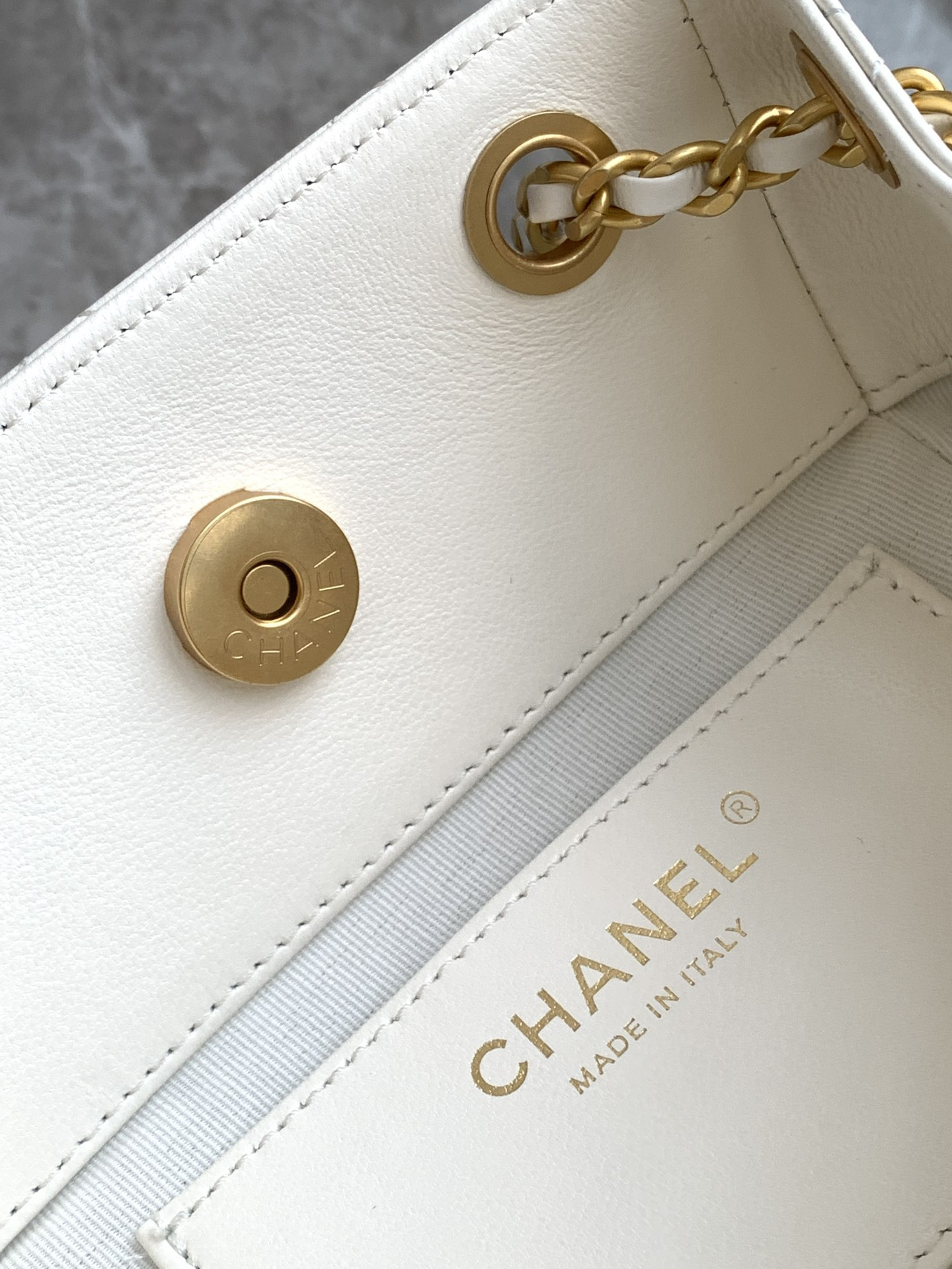 Chanel Backpack Shiny Lambskin AS5310(24*18*8cm) #2 - Image 9